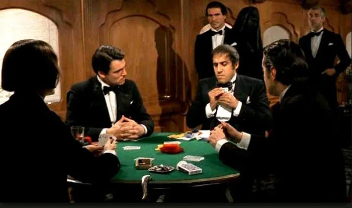 Poker bluffing strategies